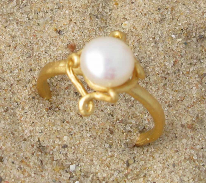 Pea Pod Ring with Pearl